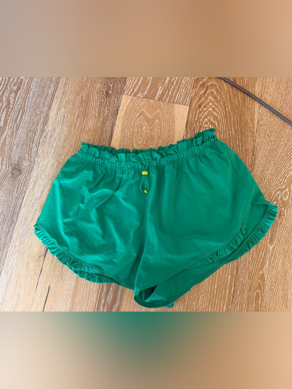 OFFLINE By Aerie 2" Ruffle Hot Stuff Short jelly bean green nwot - Picture 4 of 9